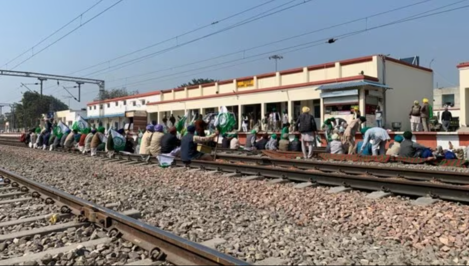 Punjab rail roko: 3 ਟਰੇਨਾਂ ਰੱਦ, 5 ਟਰੇਨਾਂ ਮੰਜ਼ਿਲ ਤੋਂ ਪਹਿਲਾਂ ਰੋਕਿਆਂ