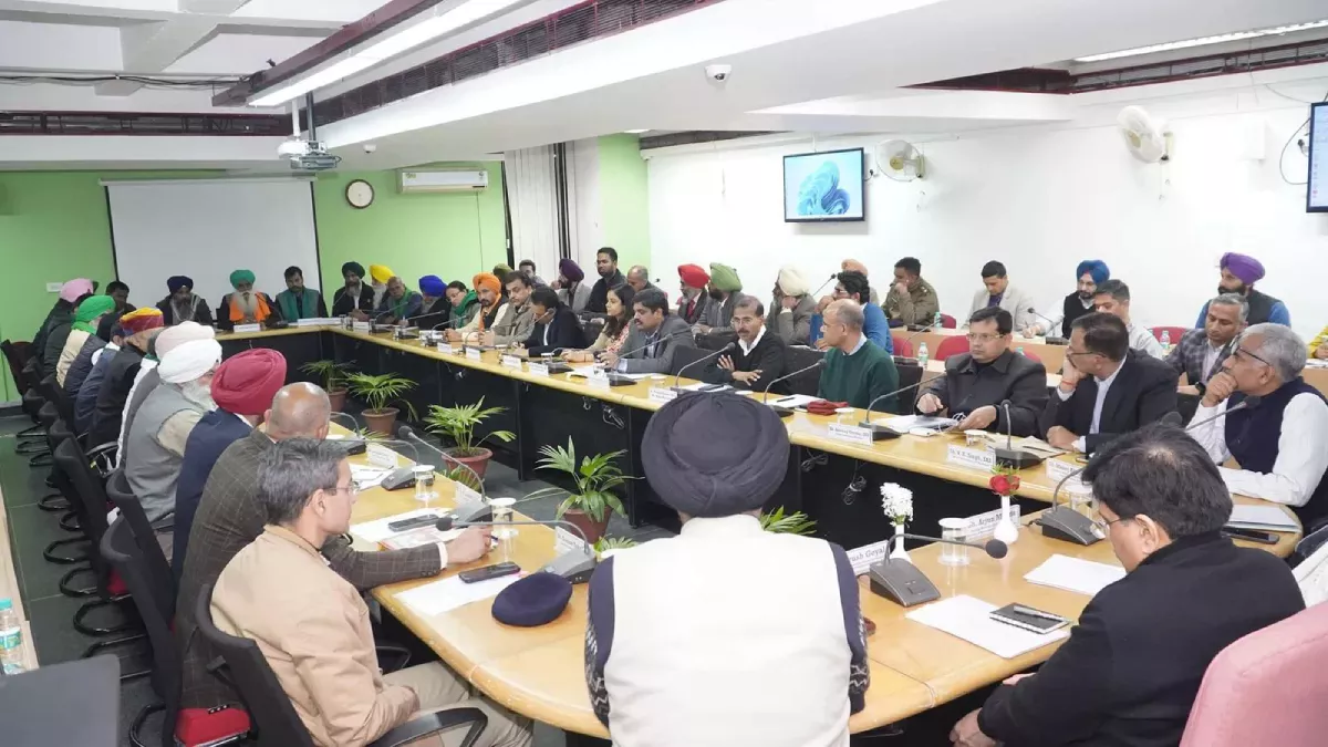 Punjab Farmers Protest: ਚੰਡੀਗੜ੍ਹ 'ਚ ਕਿਸਾਨਾਂ ਤੇ ਕੇਂਦਰੀ ਮੰਤਰੀਆਂ ਦੀ ਤੀਜੇ ਦੌਰ ਦੀ ਮੀਟਿੰਗ, MSP ਸਮੇਤ ਕਈ ਮੰਗਾਂ 'ਤੇ ਹੋਵੇਗੀ ਚਰਚਾ