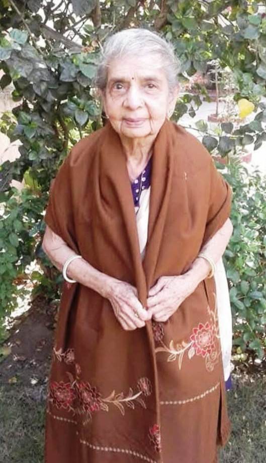 A beacon of the literary world editor of ‘Shubh Tarika’ and director of ‘Kahani Lekhan Mahavidyalaya’ Urmi Krishn, passes away